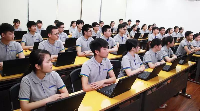 初中毕业学什么好初中生学it技术怎么样